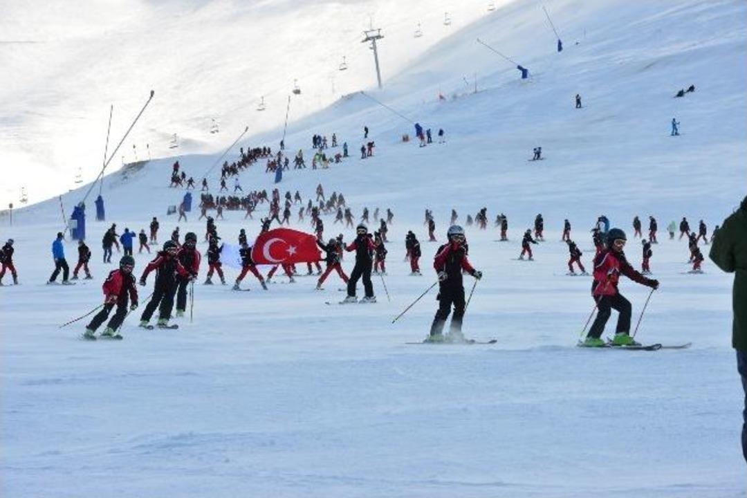 Yakutiye&rsquo;nin Kayak Eğitimi G&ouml;rkemli T&ouml;renle Sona Erdi