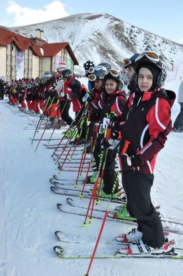 Yakutiye de &Ouml;ğrenciler Kayak Sporunu &Ouml;ğrendi 2