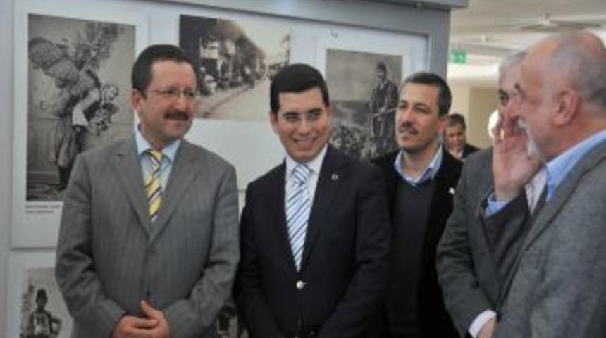 '19.Y&uuml;zyıl Sokak Satıcıları'nın Fotoğrafları Sergileniyor