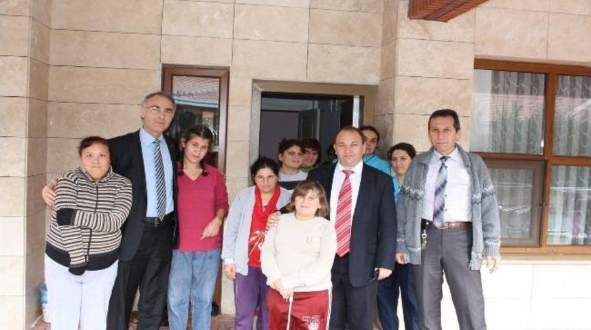 Banka M&uuml;d&uuml;r&uuml;nden Rehabilitasyon Merkezi'ne Ziyaret