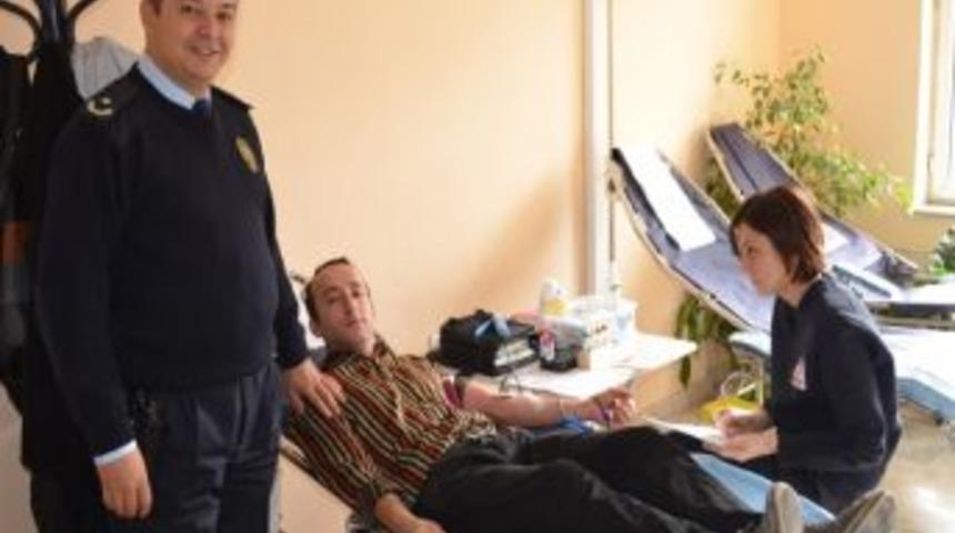 Emniyet M&uuml;d&uuml;rl&uuml;ğ&uuml; Personeli Kan Bağışladı