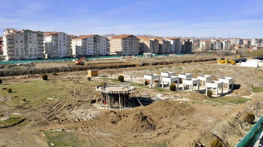 İkizarası Kent Parkı Projesi &Ccedil;alışmaları Aralıksız S&uuml;r&uuml;yor