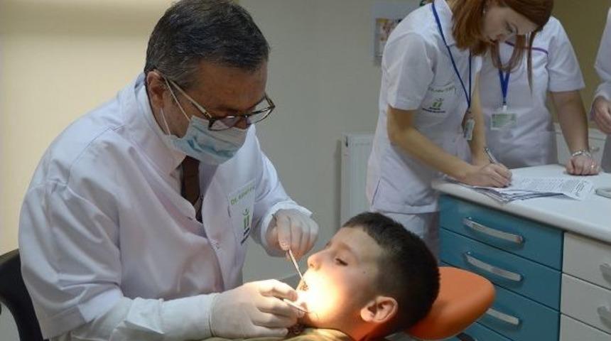 Tepebaşı&rsquo;nda &Ccedil;ocuklar Geleceğe Sağlıklı G&uuml;l&uuml;ms&uuml;yor