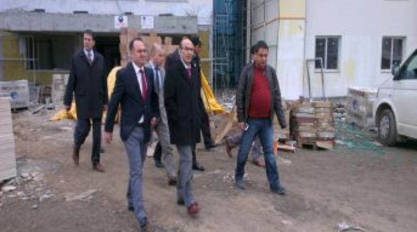 Vali Demirtaş, TPAO Tarafından Yaptırılan Yurdu Gezdi