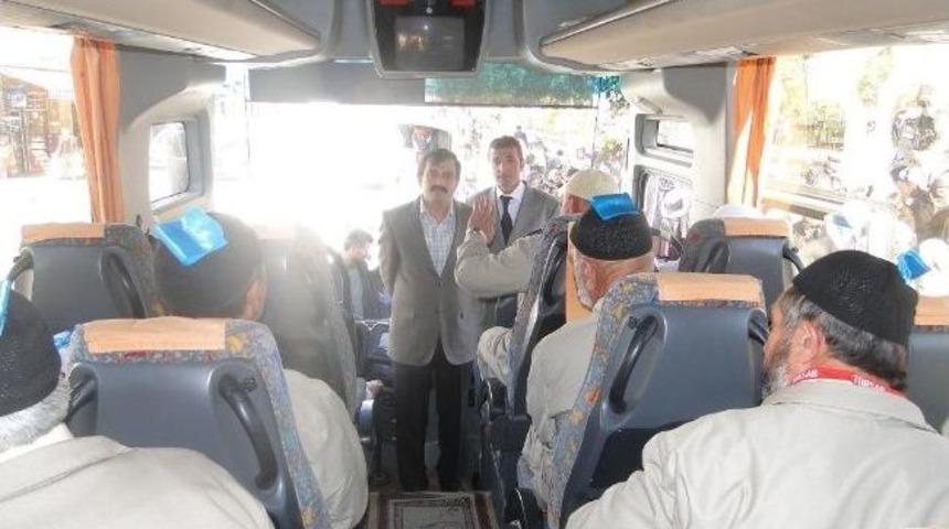 Sungurlu&rsquo;da Umre Yolcuları Dualarla Uğurlandı