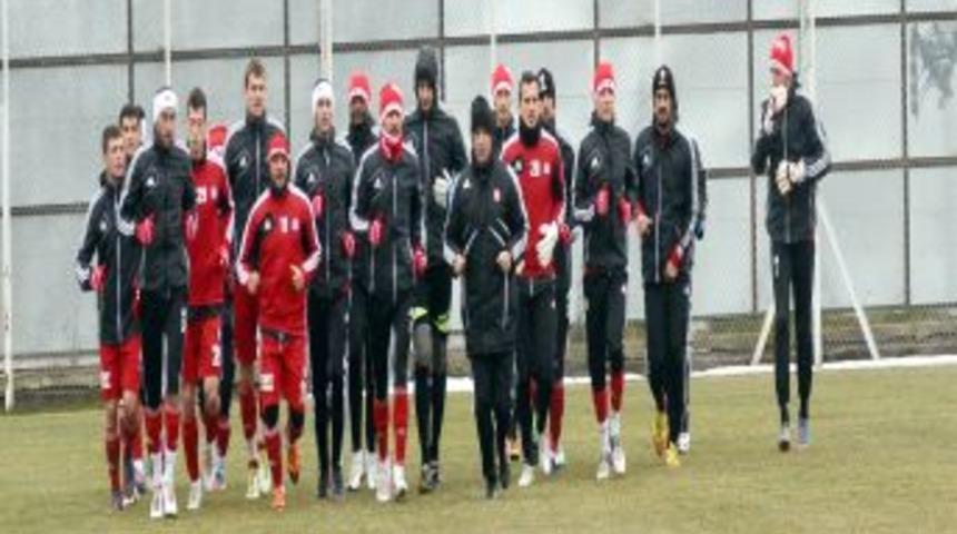 &Ccedil;alımbay: Trabzonspor&rsquo;u Yenersek Fenerbah&ccedil;e Ma&ccedil;ı Anlam Kazanır