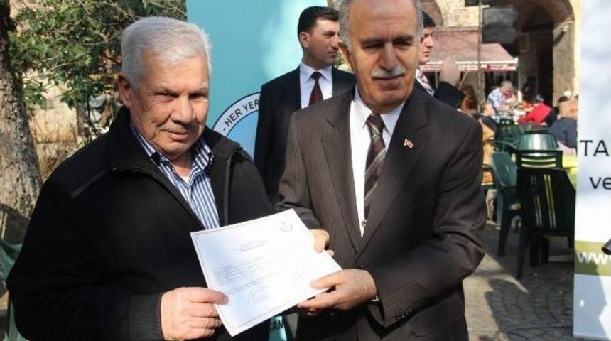 İngilizce &Ouml;ğrenen &Ccedil;arşı Esnafı Sertifikalarını Aldı