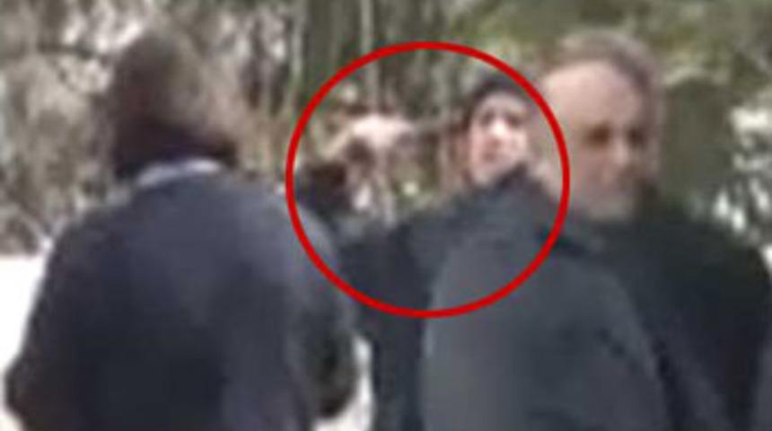 Meclis &ouml;n&uuml;nde başına silah dayadı