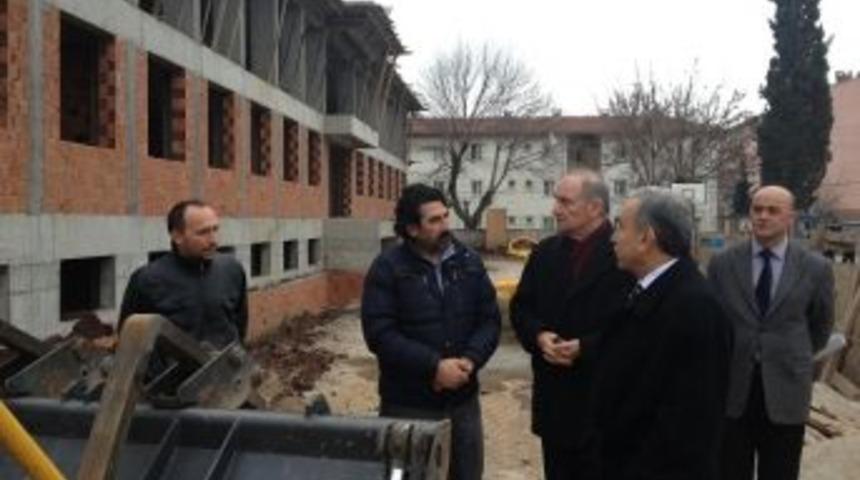 Vali B&uuml;y&uuml;k, Okul Inşaatlarını Inceledi