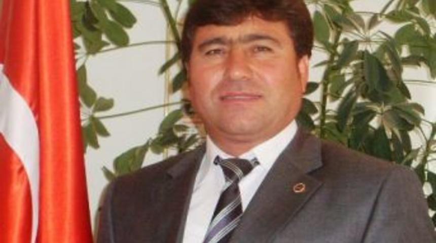 Doktoru D&ouml;vd&uuml;ğ&uuml; Iddia Edilen Başkan G&uuml;m&uuml;ş: Darp Yok, Itişme Var