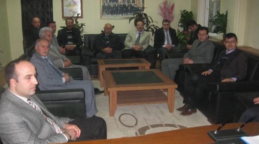 &Ccedil;i&ccedil;ekdağı Milli Eğitim M&uuml;d&uuml;r&uuml; Arslan, İl&ccedil;e Kaymakam Inursa&ccedil;an&rsquo;ı Makamında Ziyaret Etti