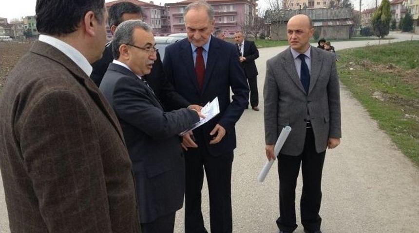 Vali Büyük Okul Yerlerini Ve İnşaatları İnceledi