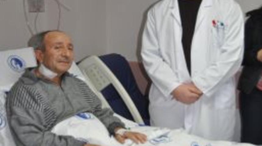 Afyonkarahisar'da Ilk Kez Kapalı Sistemle Bağırsa T&uuml;m&ouml;r&uuml; Ameliyatı Yapıldı