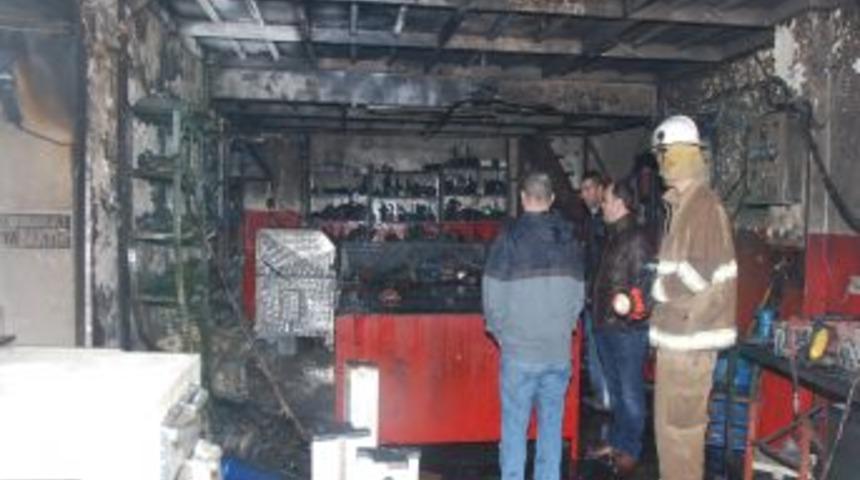 Bobinaj At&ouml;lyesinde T&uuml;p Patladı: 1 Itfaiye Eri Yaralandı