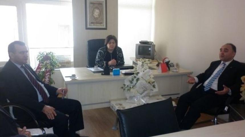 Urla Kaymakamı, Yeni Kızılay Y&ouml;netimini Ziyaret Etti