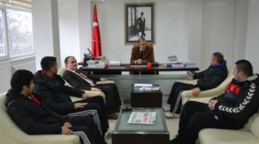 Alaplı'ya atanan antren&ouml;rler Belediye Başkanını ziyaret etti