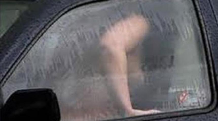 Lojman &ouml;n&uuml;nde seks karakolda bitti!