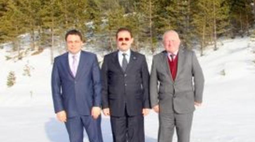 Vali Başk&ouml;y k&ouml;y yollarında incelemelerde bulundu