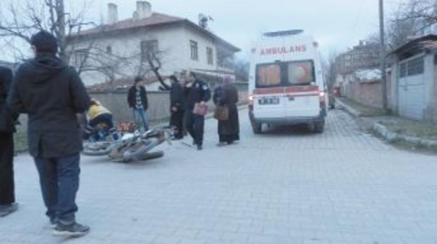 Osmancık'ta otomobille motosiklet &ccedil;arpıştı: 4 yaralı