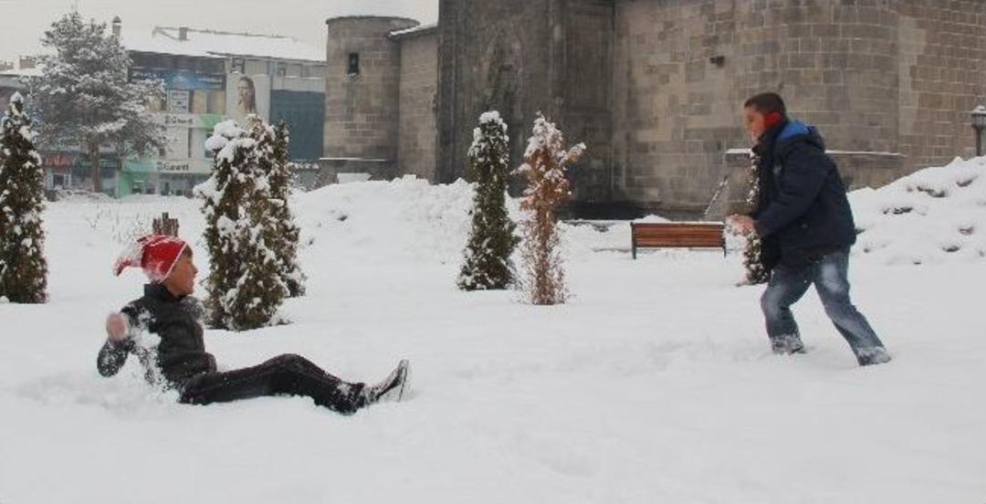 Erzurum&rsquo;da Kar Yağışı