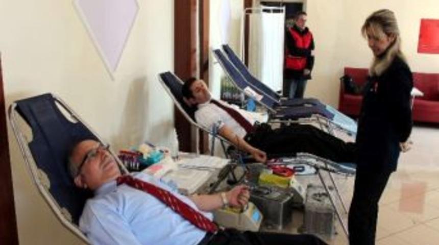 İl &Ouml;zel İdare &Ccedil;alışanları Kan Bağışında Bulundular