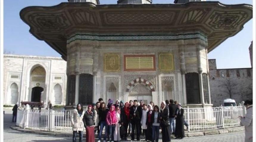 Sasonlu Kız &Ouml;ğrenciler S&ouml;mestir Tatilini İstanbul'da Ge&ccedil;irdi