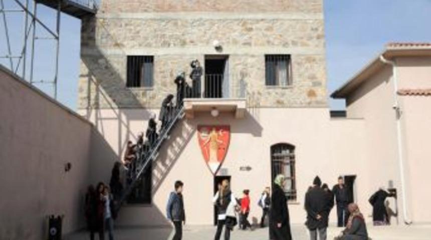 Ulucanlar Cezaevi M&uuml;zesi&rsquo;ne Gelenler Siyasilerin Yattığı Koğuşu Soruyor