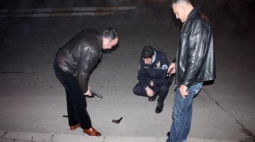 Yol Ortasında Bulunan Silah Incelemeye Gönderildi