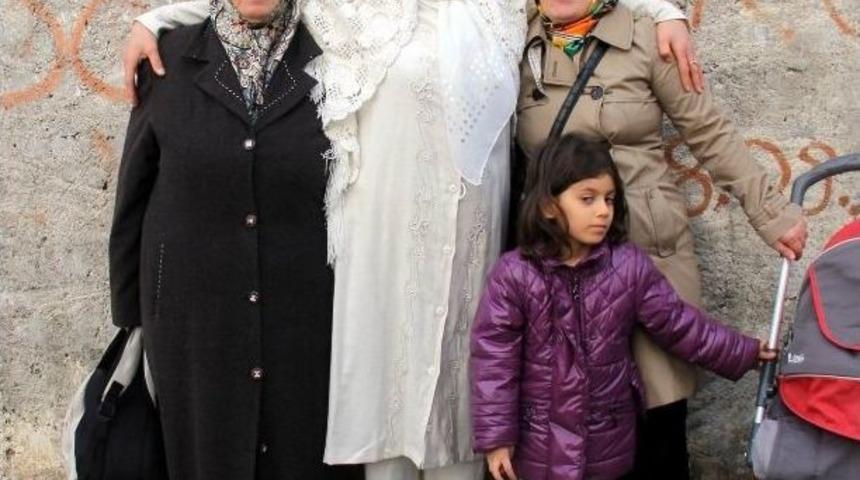 Edremit&rsquo;ten 120 Kişi Umre&rsquo;ye Uğurlandı