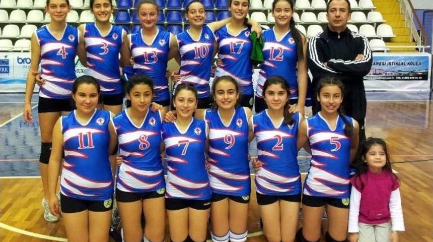 Altınovalı Voleybolculardan B&uuml;y&uuml;k Başarı