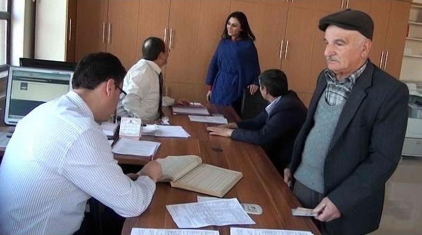 Simav&rsquo;da İlk 3 G&uuml;nde 90 Kişi Hac İ&ccedil;in Kayıt Yaptırdı