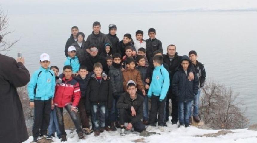 Hakkarili &Ouml;ğrenciler Van&rsquo;dan Mutlu D&ouml;nd&uuml;