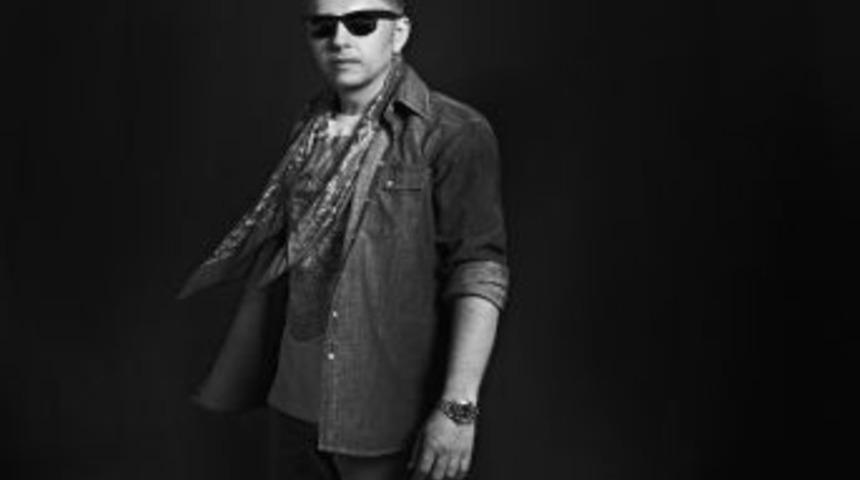 Sevgililer G&uuml;n&uuml;n'de Ozan &Ccedil;olokoğlu İzmir'de