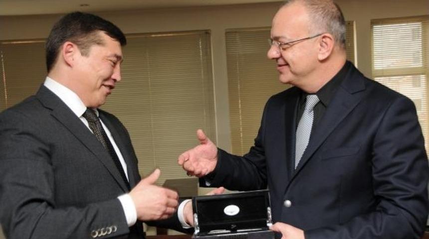 Kazakistan&rsquo;a Mesir Festivali Daveti