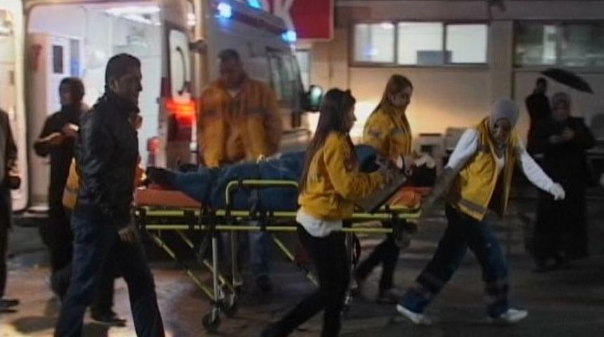 Otomobil İle Kamyon &Ccedil;arpıştı: 2 Yaralı