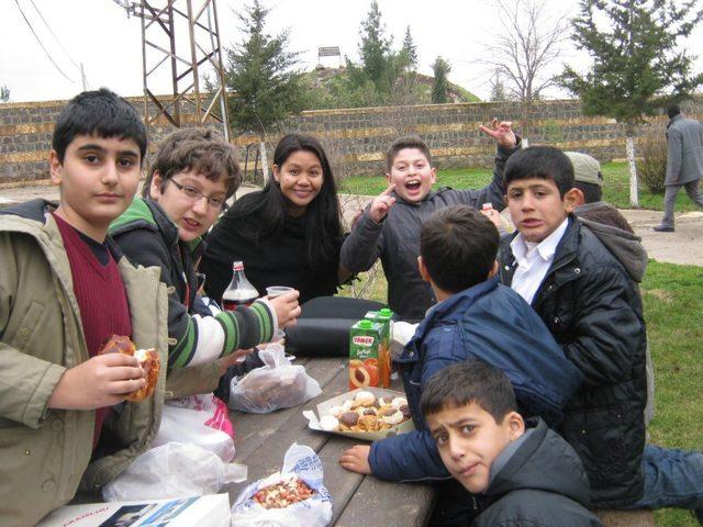 Viranşehirli &Ouml;ğrenciler Filipinli &Ouml;ğretmenle Piknik Yaptı 1
