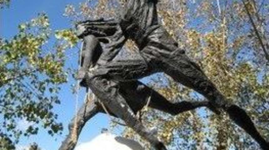 Salihli&rsquo;ye Gen&ccedil;lik Heykeli Dikilecek