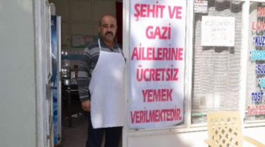 Denizli&rsquo;de Bir Esnaf Şehit Ailelerine &Uuml;cretsiz Yemek Veriyor