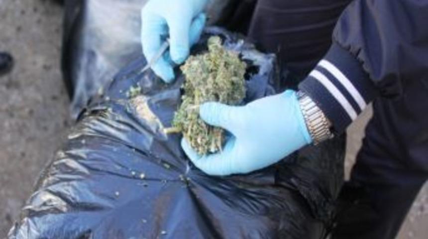 Kızıltepe Il&ccedil;esinde Silah Ve Uyuşturucu Operasyonu