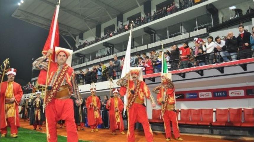 Şehzadeler Mehteri Trib&uuml;nleri Coşturdu