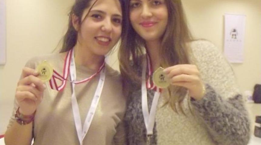 İz&uuml; Robogen&ccedil; Yarışması'nda 2 Birincilik Kazandı