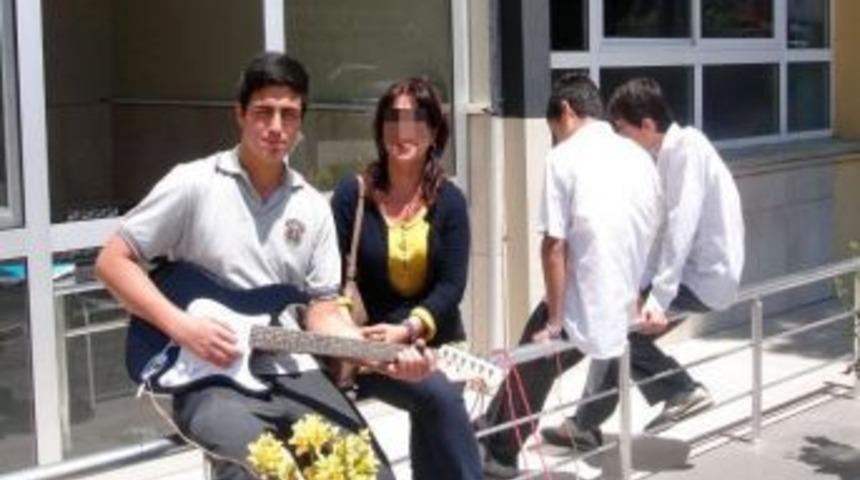 Kalp Krizi Ge&ccedil;iren Liseli Gen&ccedil; &Ouml;ld&uuml;