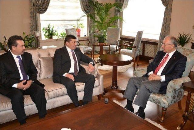 Kazakistan Başkonsolosu Dandybayev den Vali Daş&ouml;z e Ziyaret 1