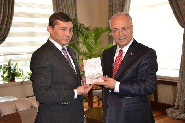 Kazakistan Başkonsolosu Dandybayev den Vali Daş&ouml;z e Ziyaret 2