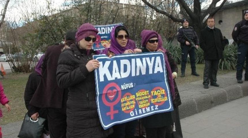 Şiddet G&ouml;ren Kadınlardan '&ouml;zerklik' Talebi