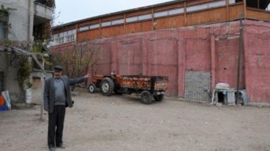 G&uuml;r&uuml;lt&uuml; Kirliliğine Neden Olan D&uuml;ğ&uuml;n Salonu Mahkeme Kararı Ile Kapatıldı