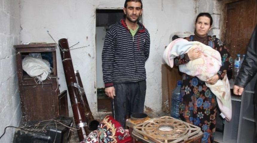 (&ouml;zel Haber) İ&ccedil; Savaştan Ka&ccedil;an Suriyeli Ailenin Evi Yıkıldı