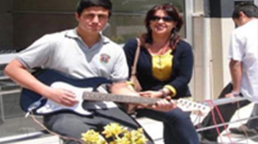 Başım ağrıyor deyip &ouml;l&uuml;me uyudu