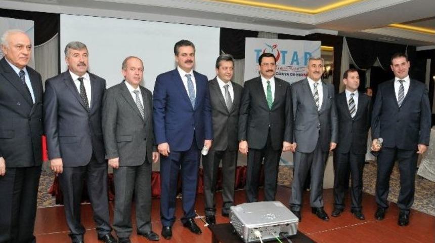 Başkan Ak&rsquo;a Başarı Plaketi Verildi