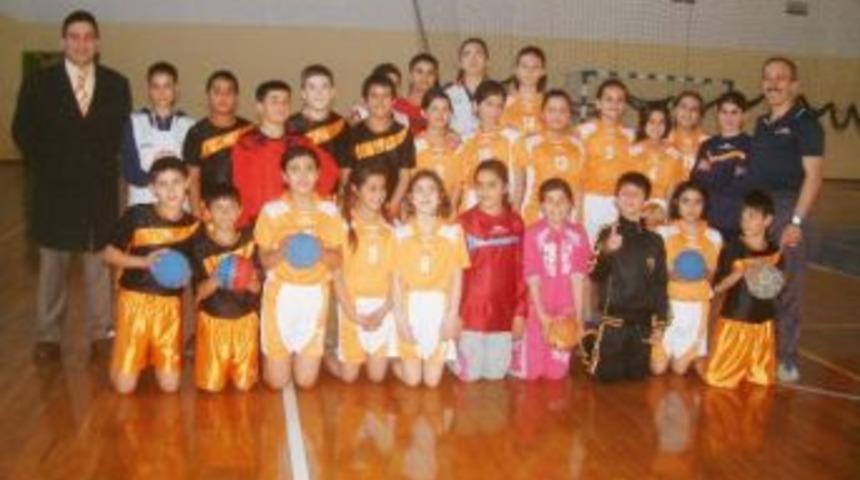 Burhaniye&rsquo;de &Ouml;ğrenciler Salonları Doldurdu